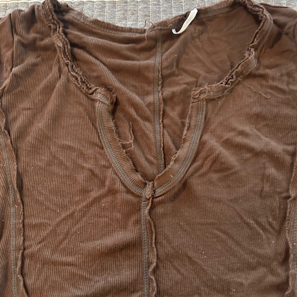 Urban Outfitters Distressed Long Sleeve Women's Crop Top Size XS - Picture 3 of 6